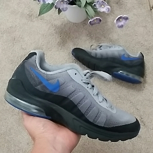 Nike Air Max invigor Sneakers - Picture 1 of 8